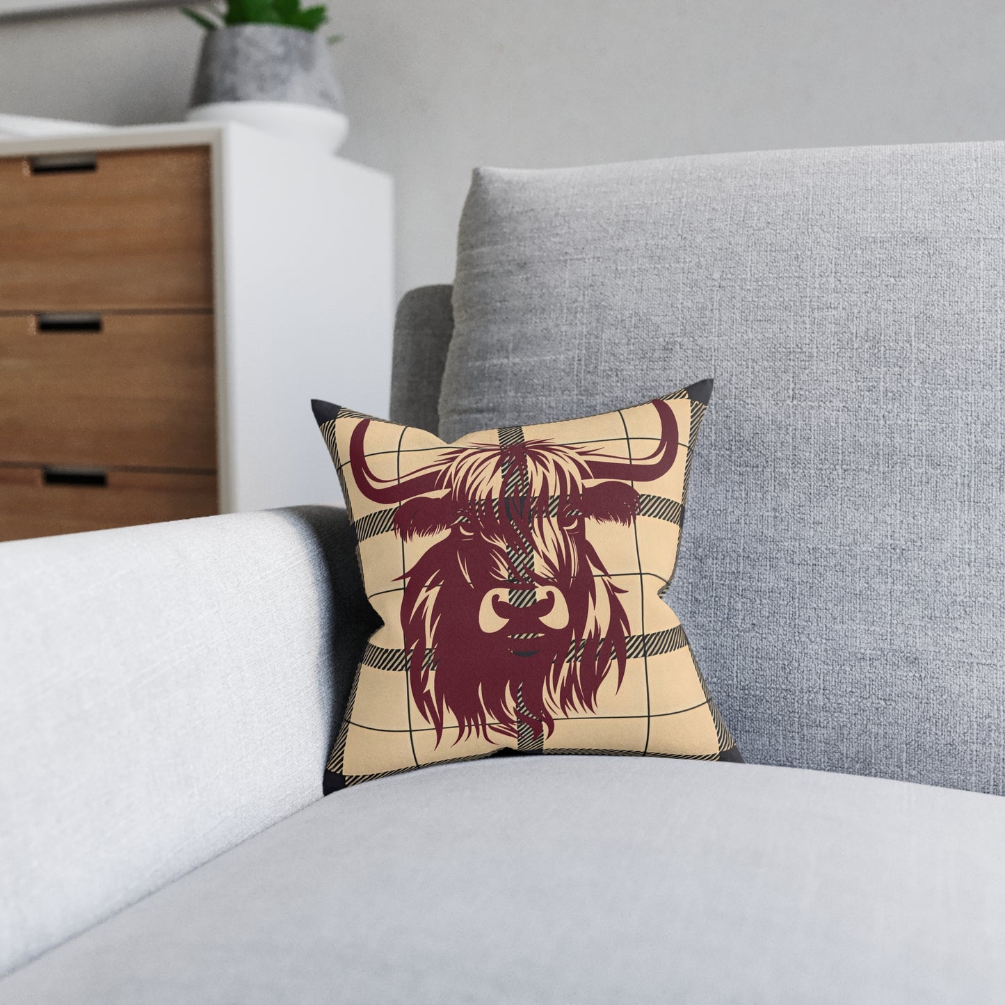 Highland Cow Square Pillow, Cozy Animal Decor, Rustic Home Accent, Farmhouse Gift, Perfect for Couches and Bedrooms