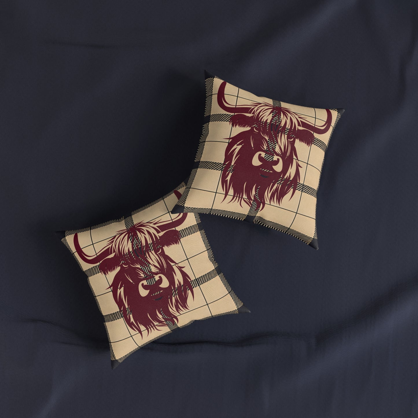 Highland Cow Square Pillow, Cozy Animal Decor, Rustic Home Accent, Farmhouse Gift, Perfect for Couches and Bedrooms
